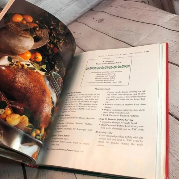 Vintage 1993 bettY CROCKER'S NEW CHRISTMAS cookbook - Picture 8 of 8